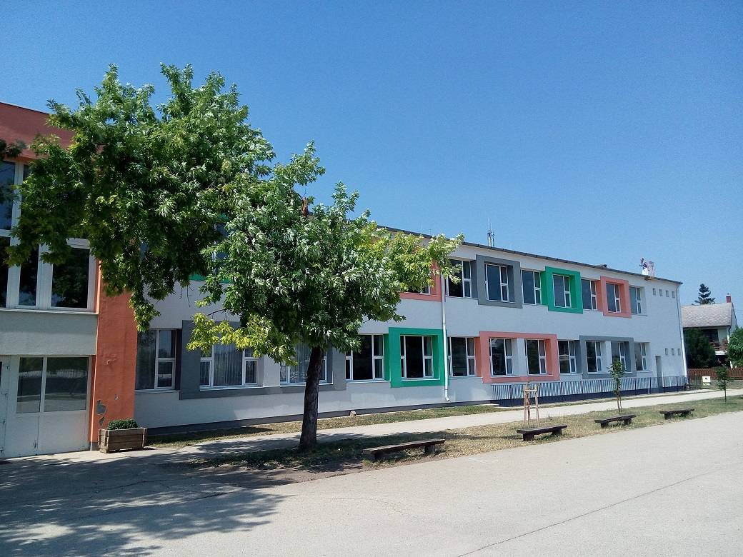 Public Building Energy Modernization in the village of Nagyvázsony - School